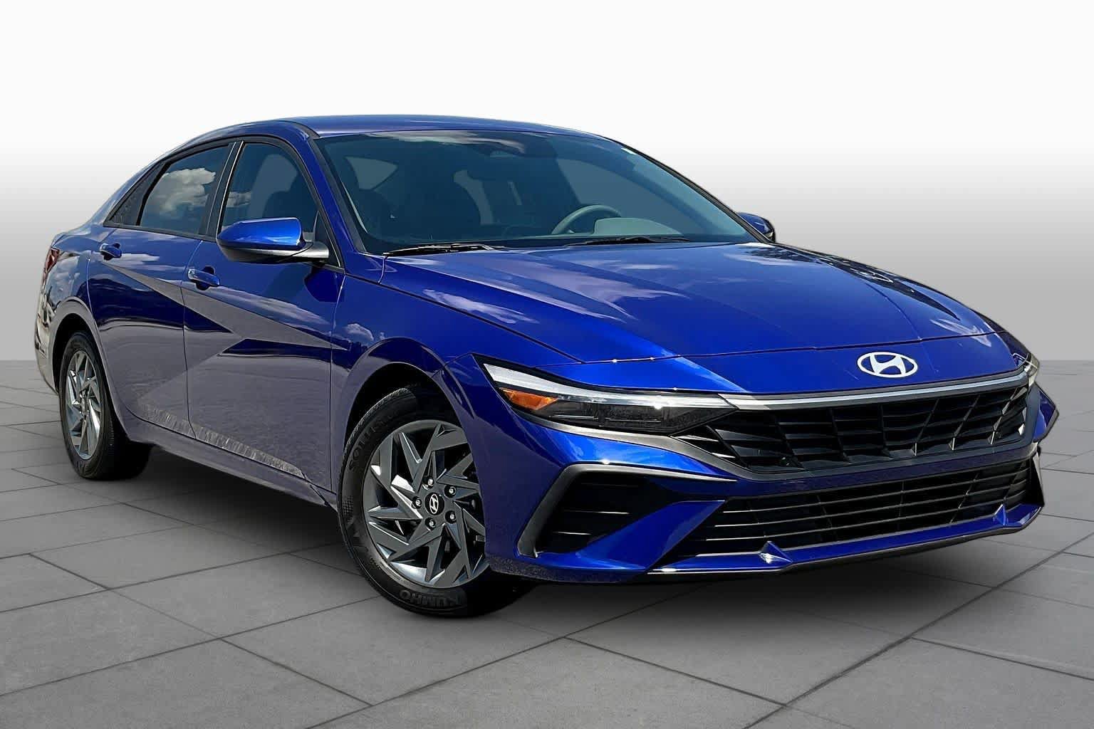 Used 2024 Hyundai Elantra SEL FWD image 3