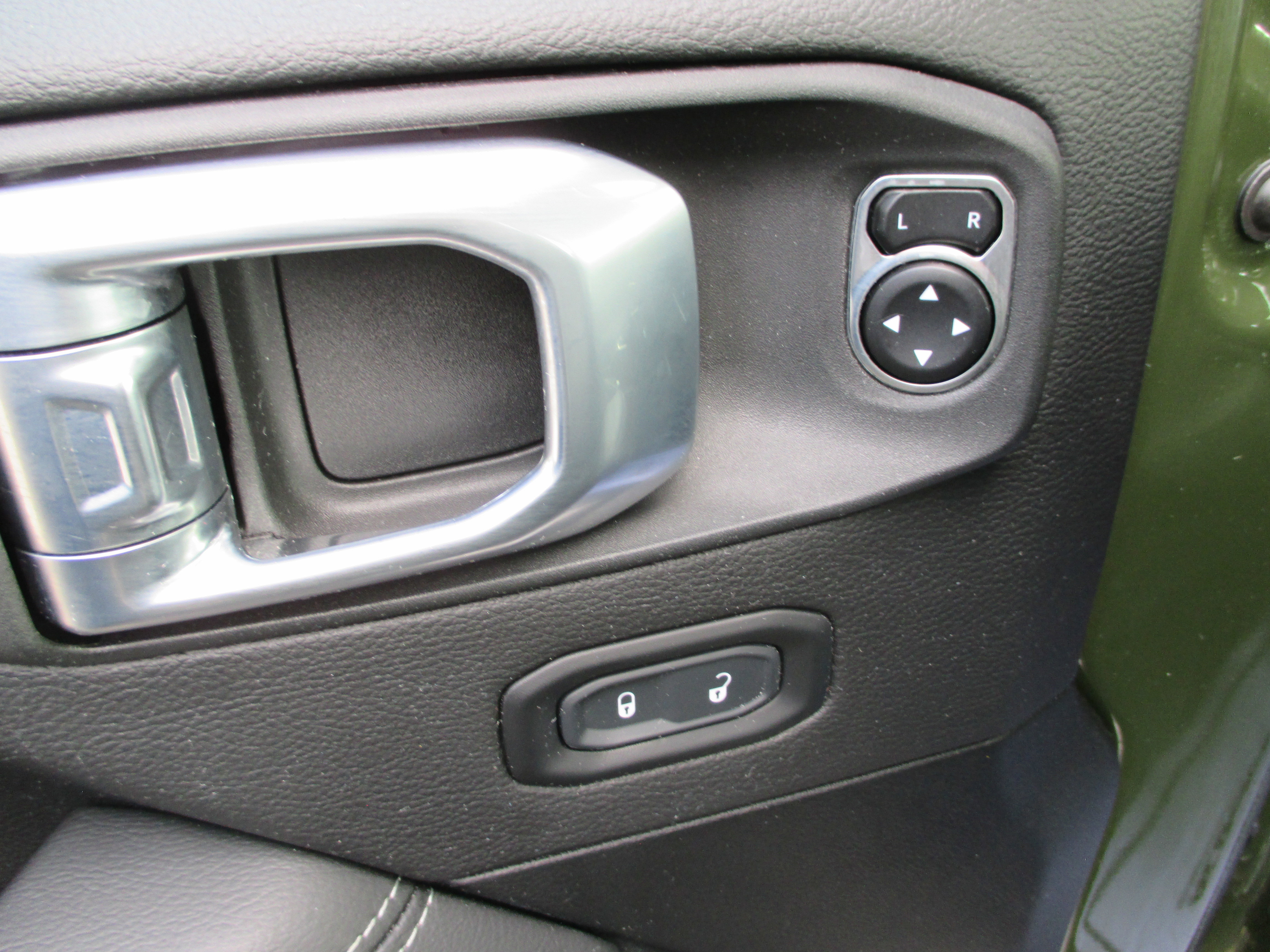 Used 2023 Jeep Wrangler Unlimited Sahara w/ Cold Weather Group image 13