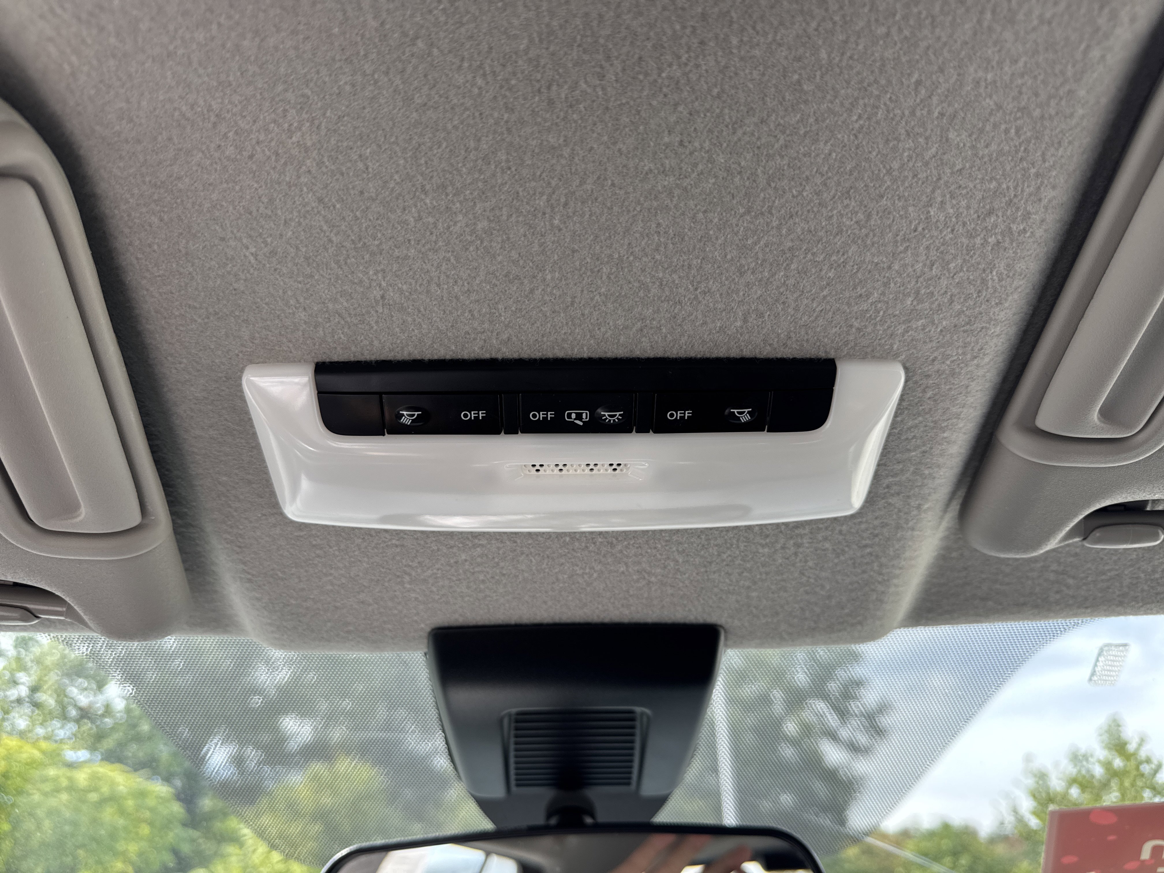 Used 2023 Nissan Kicks SV image 18