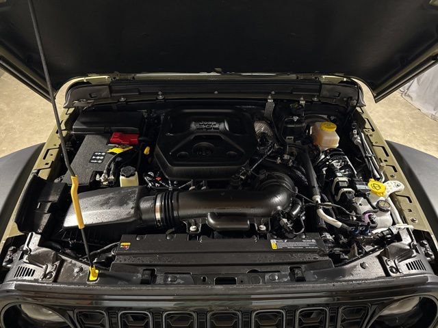 Used 2025 Jeep Wrangler Unlimited Sport AWD/4WD image 3