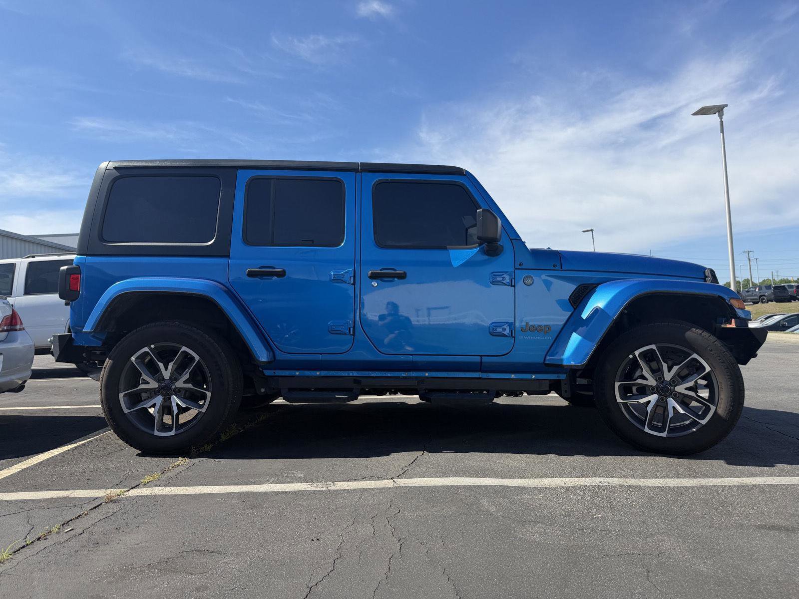 Used 2024 Jeep Wrangler Unlimited w/ Convenience Group AWD/4WD image 13