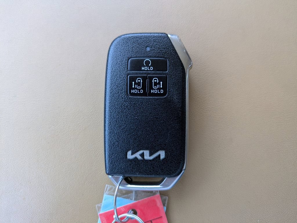Used 2024 Kia Carnival LX FWD image 29