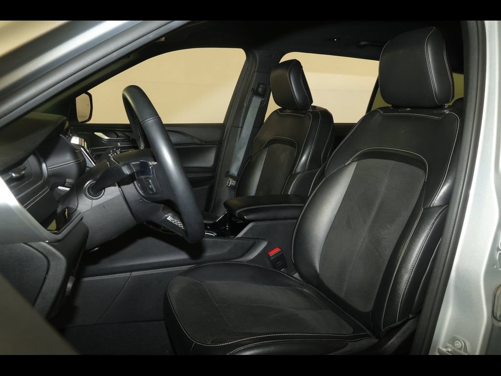Used 2022 Jeep Grand Cherokee L Laredo AWD/4WD image 24