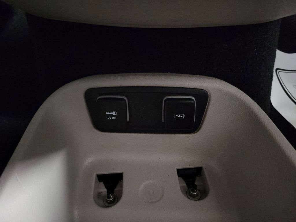 Used 2021 Chrysler Voyager Lxi image 15