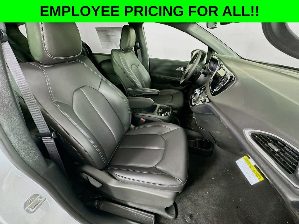 New 2026 Chrysler Voyager LX FWD image 33
