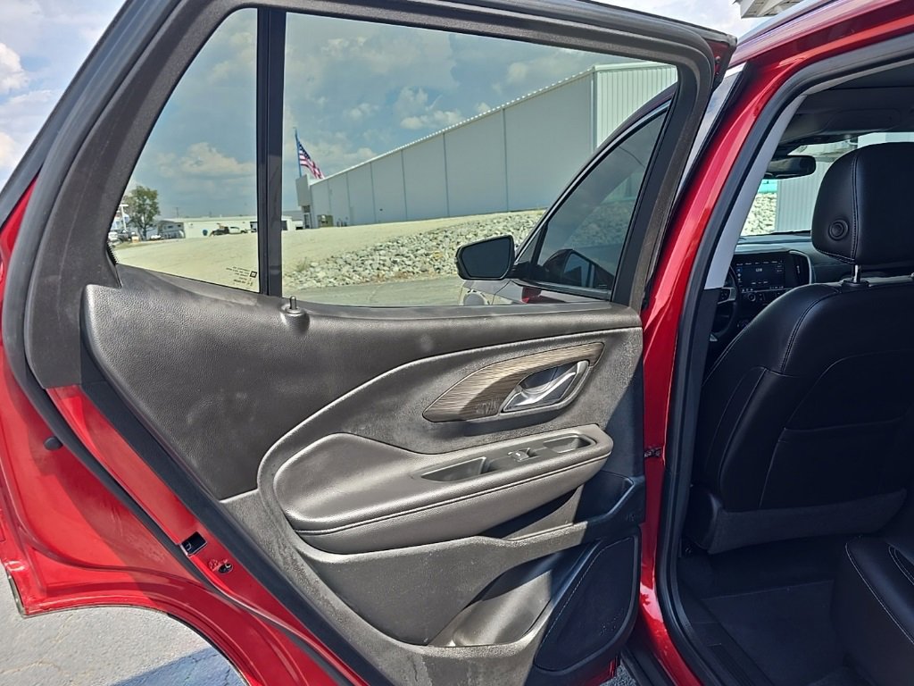 Used 2022 GMC Terrain SLT image 13