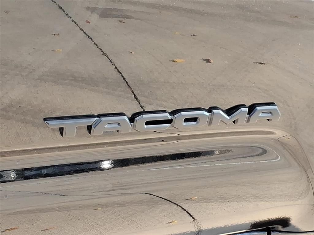 Used 2021 Toyota Tacoma TRD Off-Road image 10