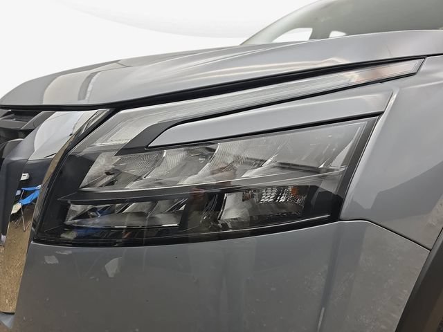 Used 2025 Nissan Pathfinder Platinum w/ Cargo Package FWD image 32