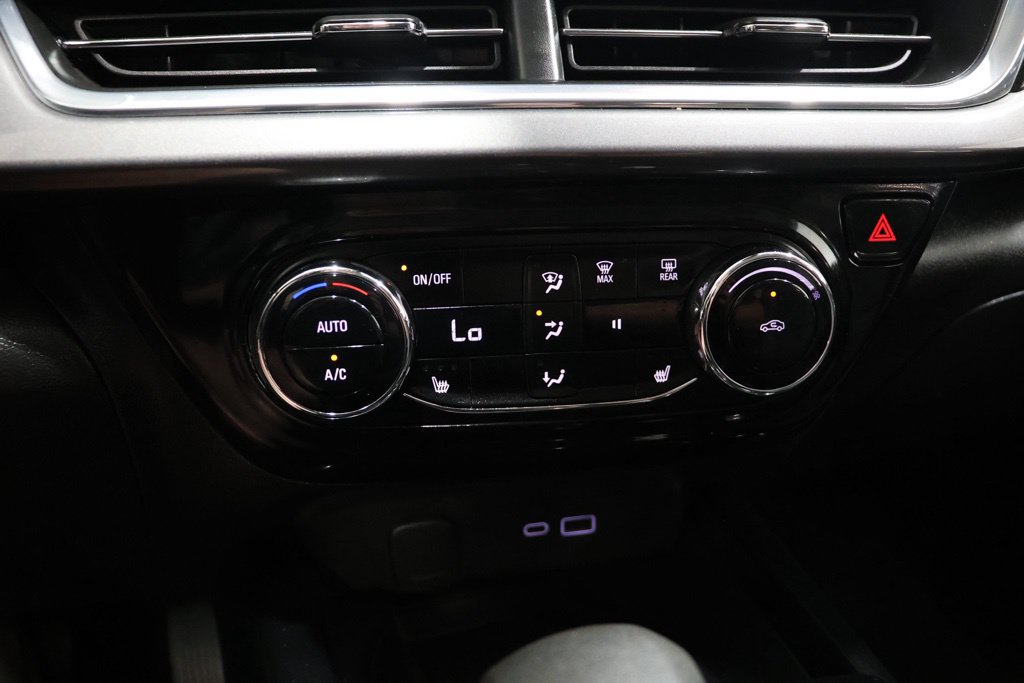 Used 2025 Chevrolet Trax ACTIV w/ Sunroof Package FWD image 26