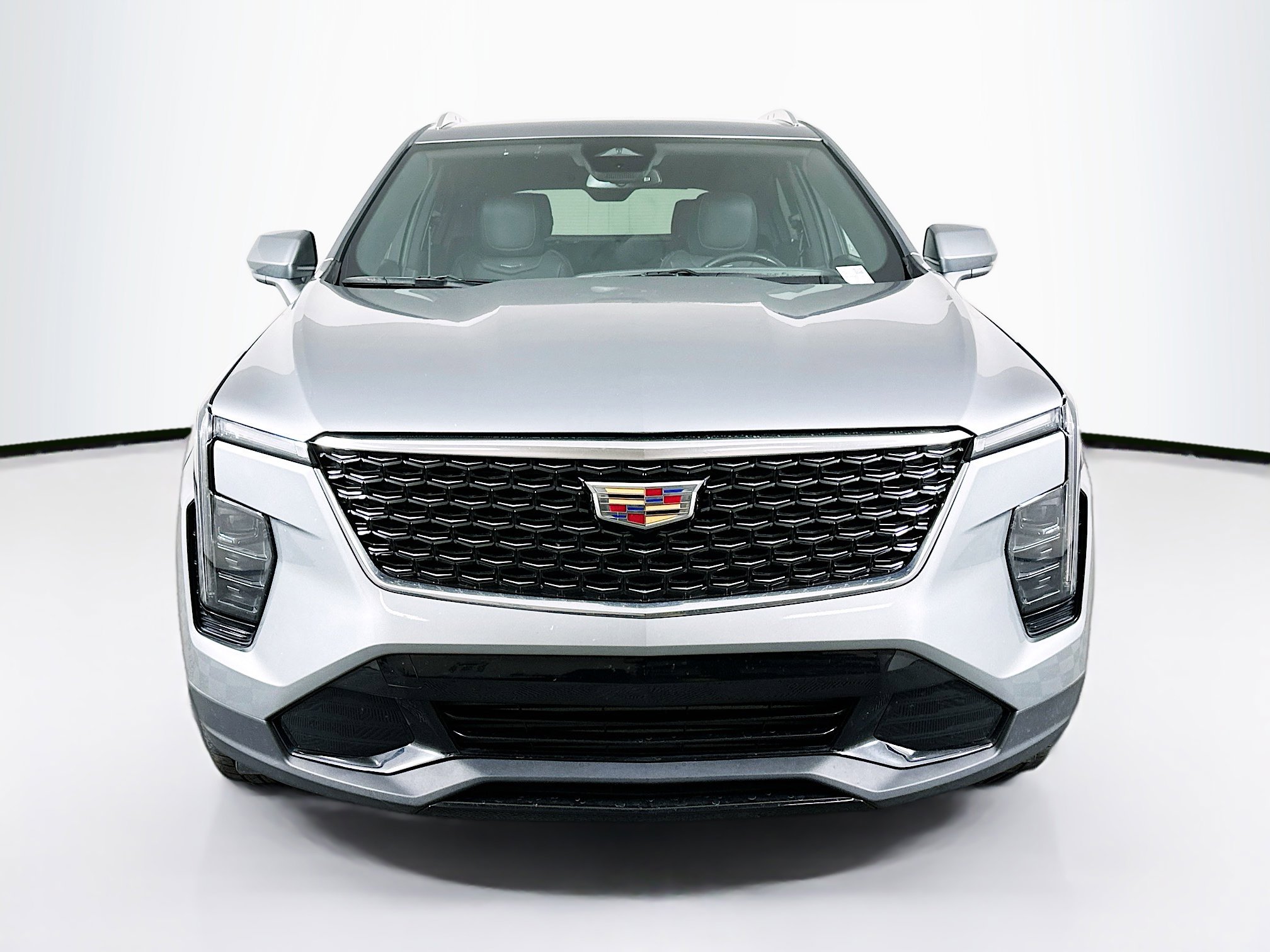 Used 2024 Cadillac XT4 Premium Luxury image 2