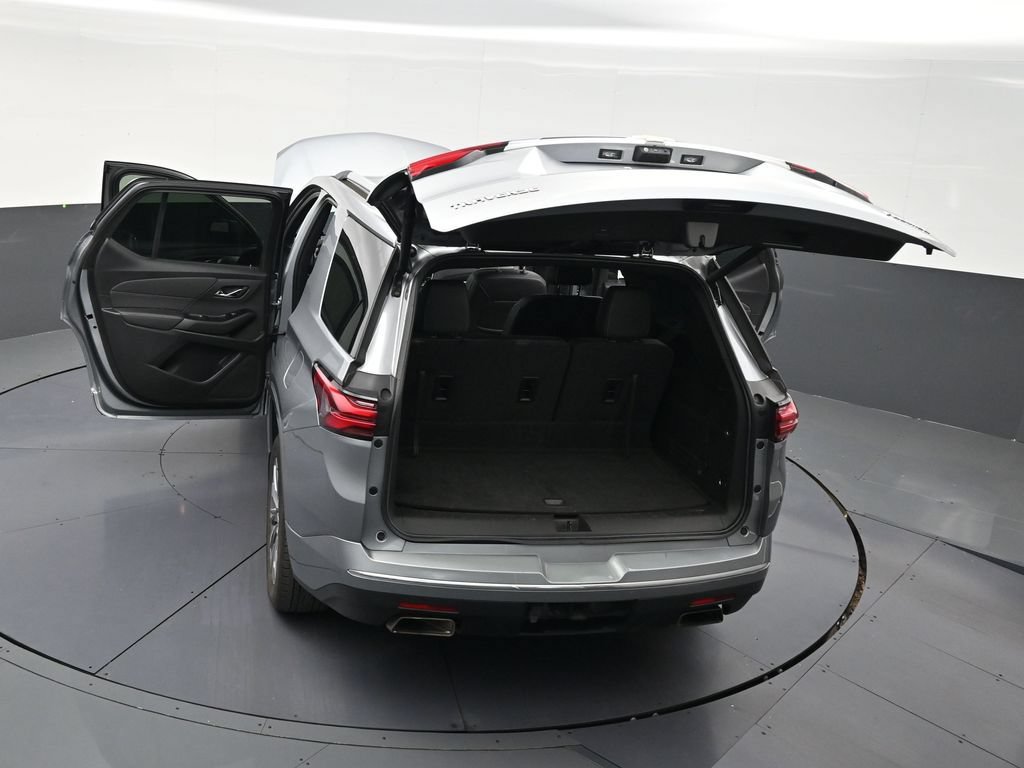 Used 2023 Chevrolet Traverse Premier FWD image 32