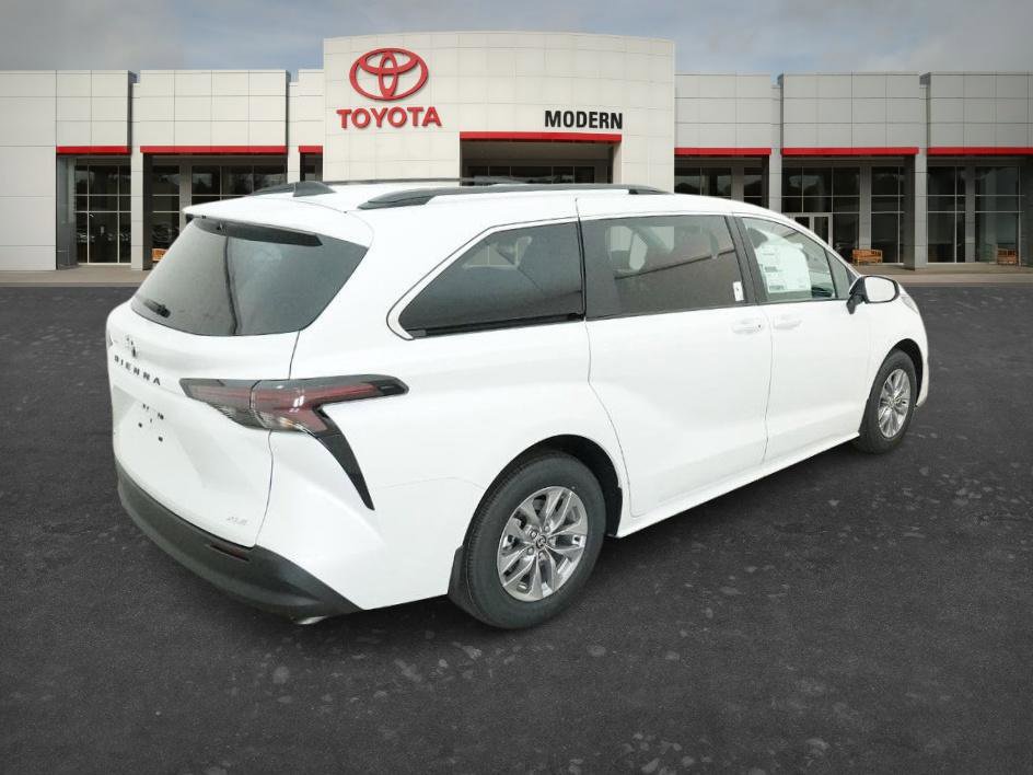 New 2026 Toyota Sienna XLE FWD image 5