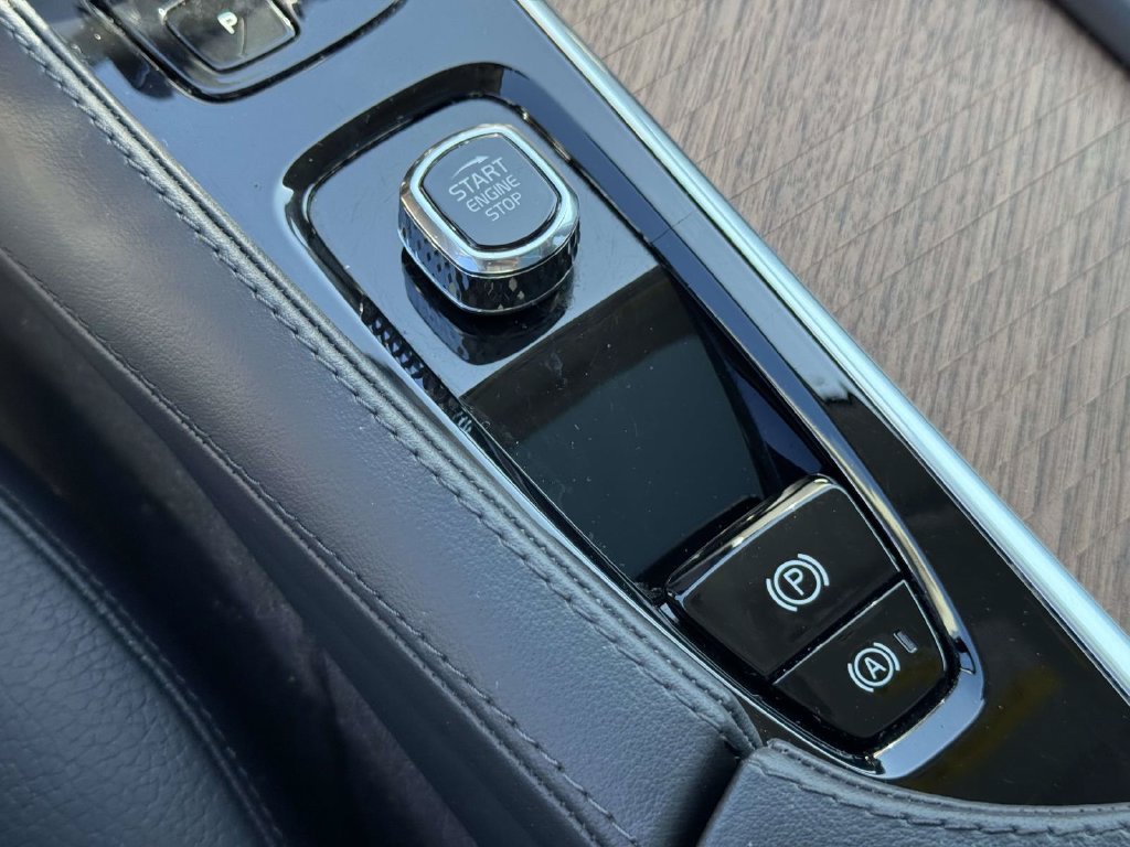 Certified 2024 Volvo XC90 B6 Plus AWD/4WD image 29
