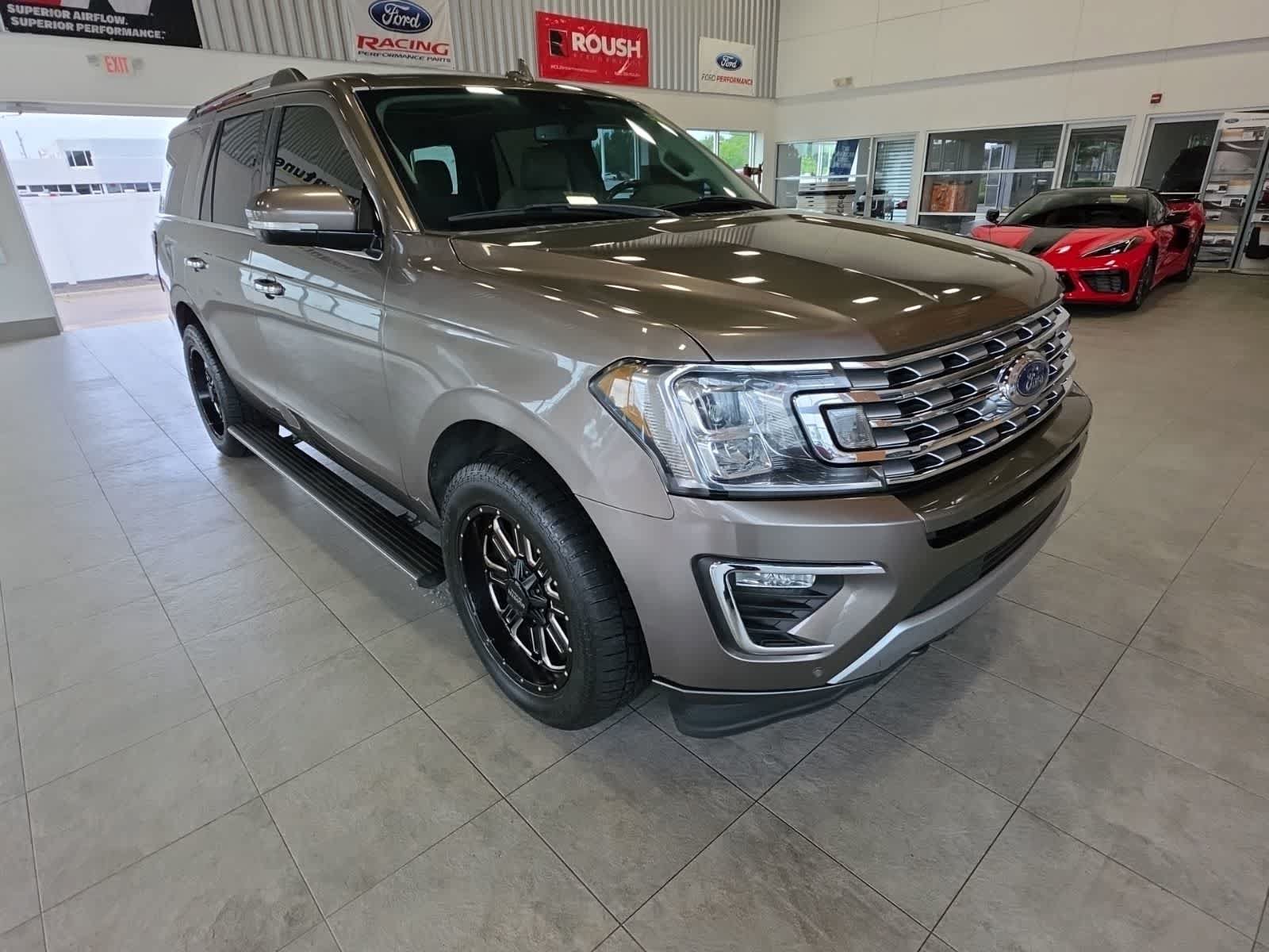 Used 2019 Ford Expedition Limited w/ Equipment Group 301A AWD/4WD image 6