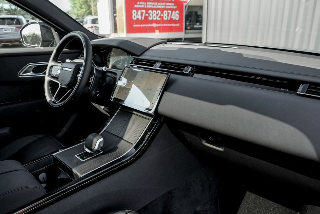 New 2026 Land Rover Range Rover Velar Dynamic SE image 22