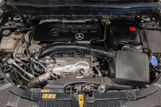 Used 2023 Mercedes-Benz GLB 250 4MATIC w/ Premium Package image 3
