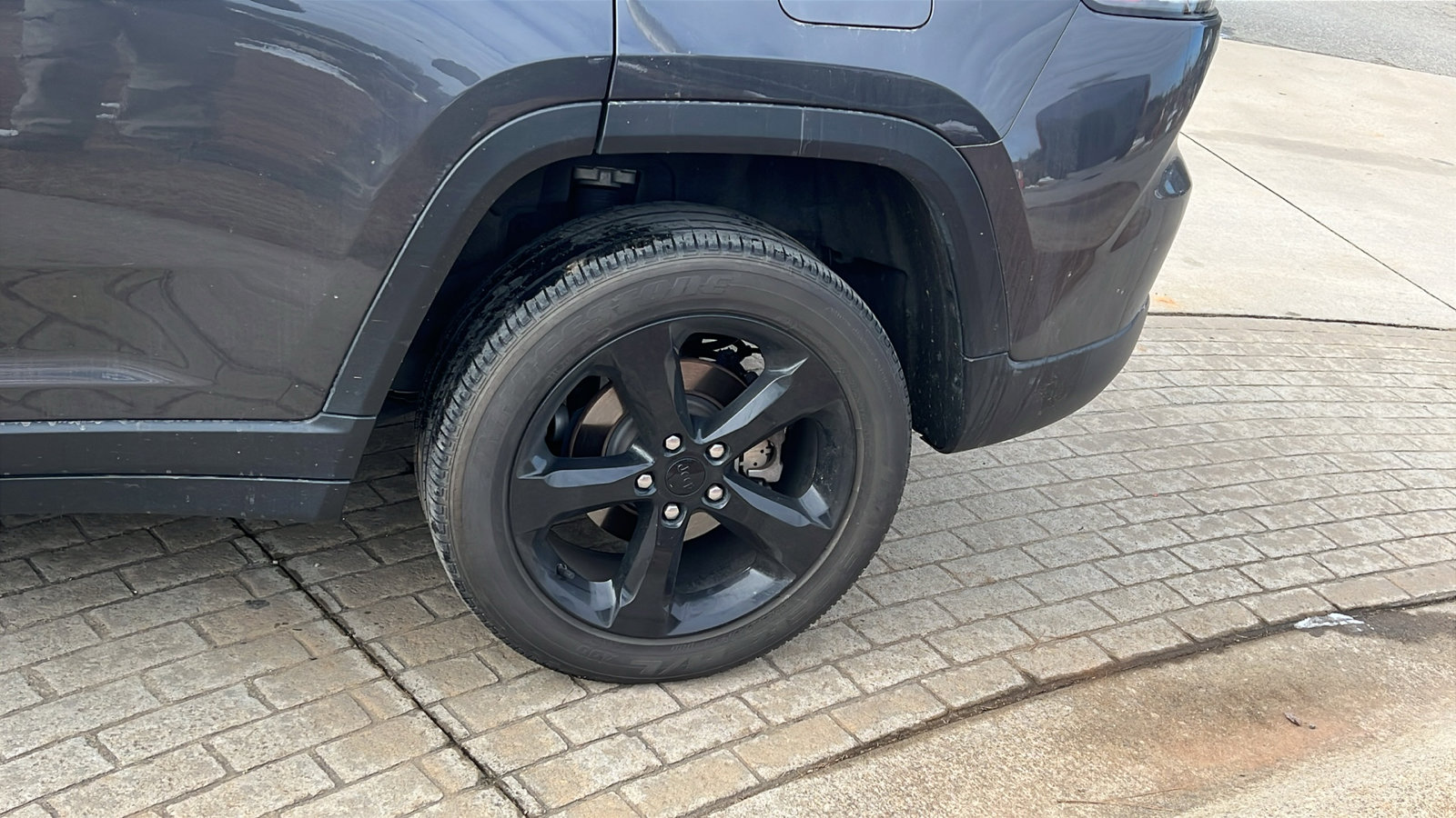 Used 2023 Jeep Grand Cherokee Altitude image 12