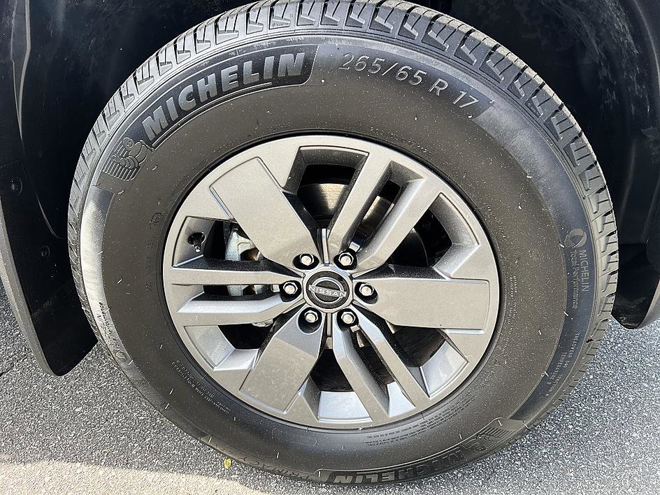 Certified 2025 Nissan Frontier SV image 12
