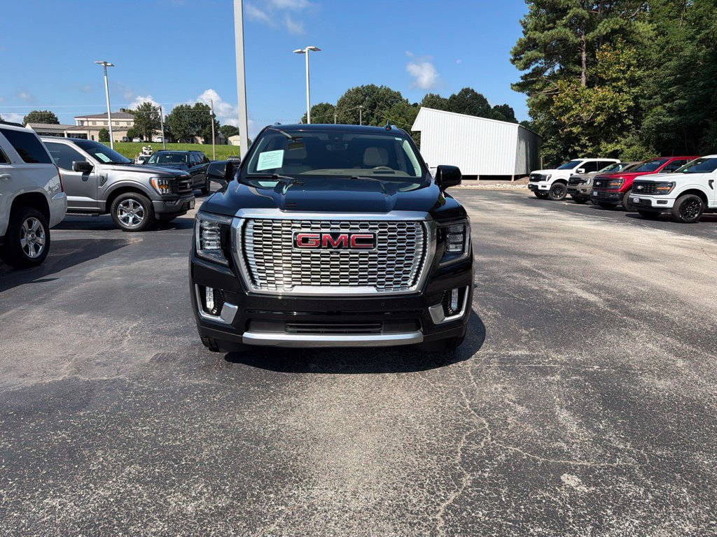 Used 2021 GMC Yukon XL Denali w/ Denali Ultimate Package AWD/4WD image 8