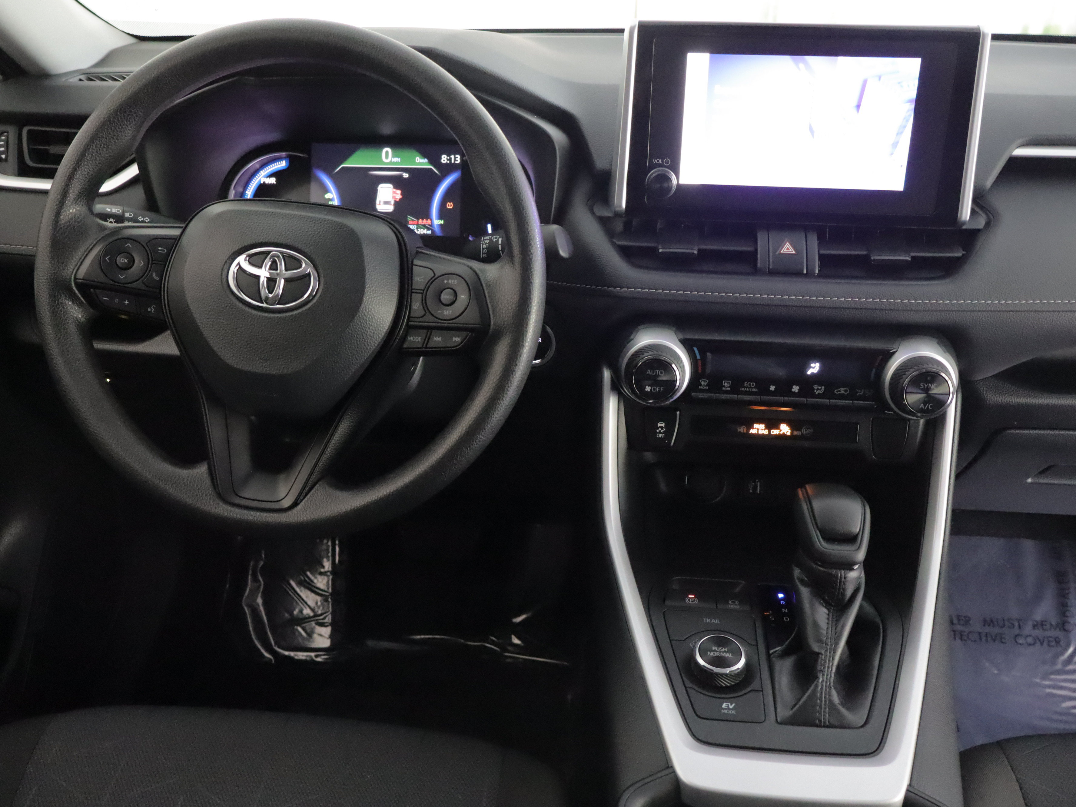 Used 2025 Toyota RAV4 XLE AWD/4WD image 2