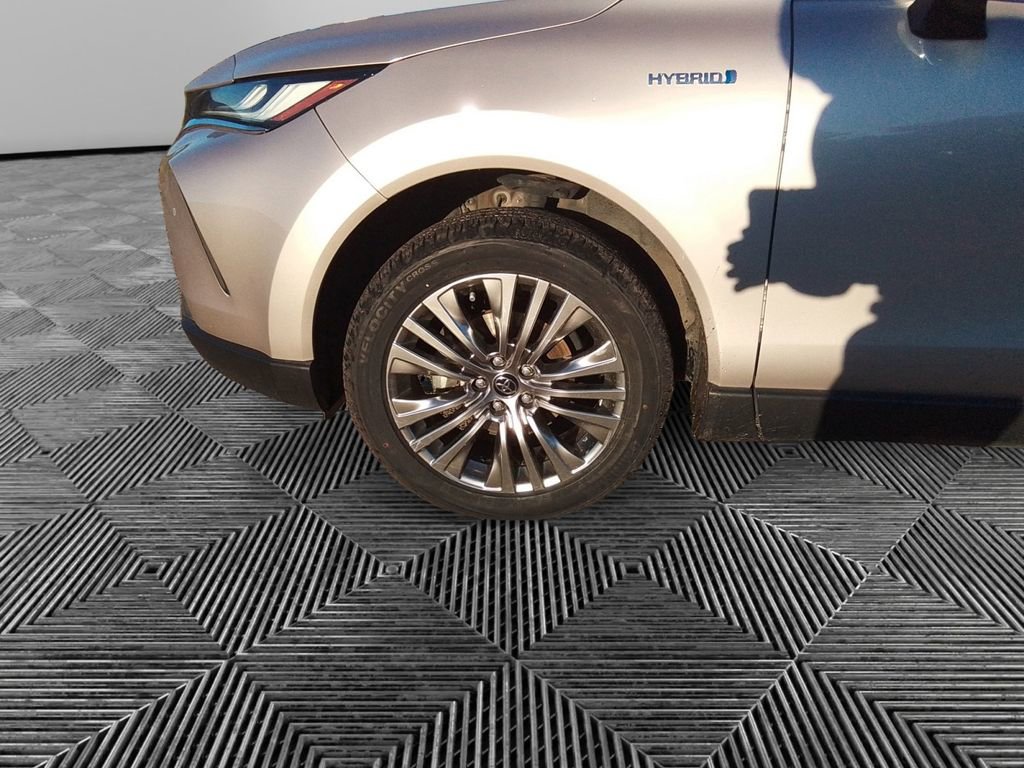 Used 2021 Toyota Venza Limited image 14