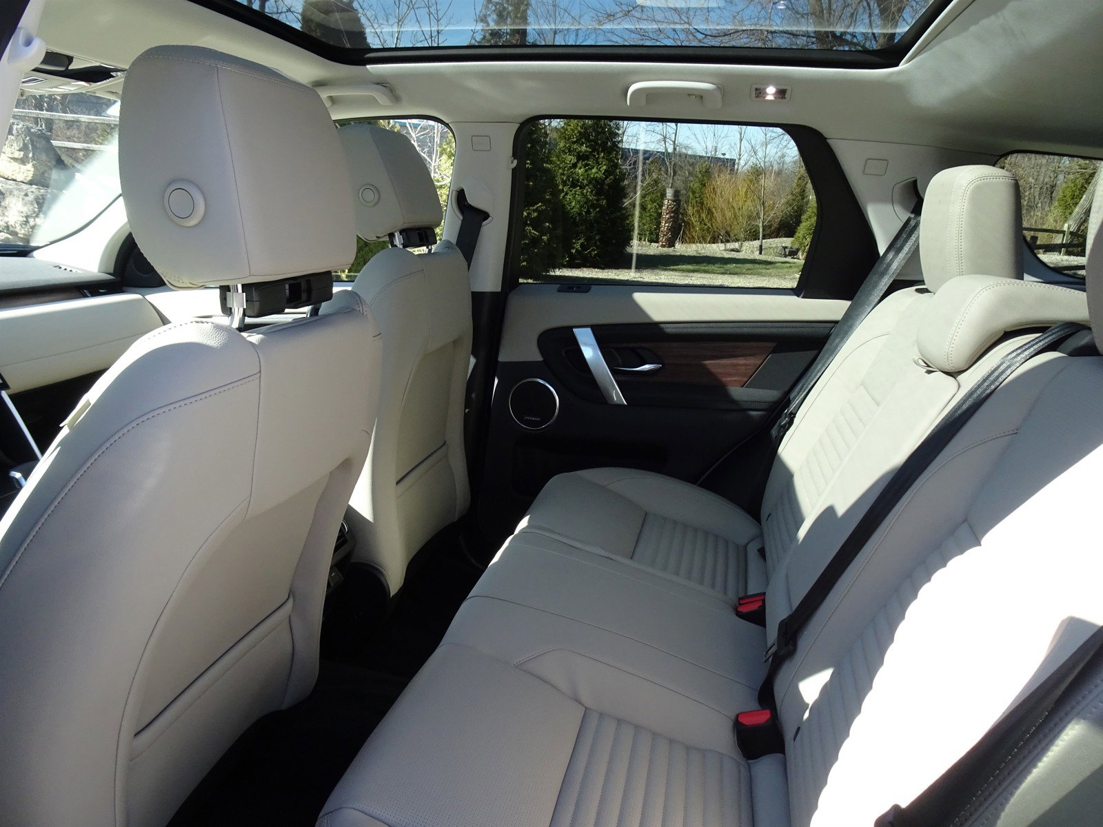 New 2025 Land Rover Discovery Sport S image 23