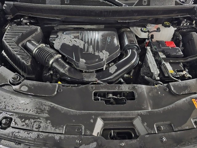 Used 2025 Chevrolet Traverse LT image 24