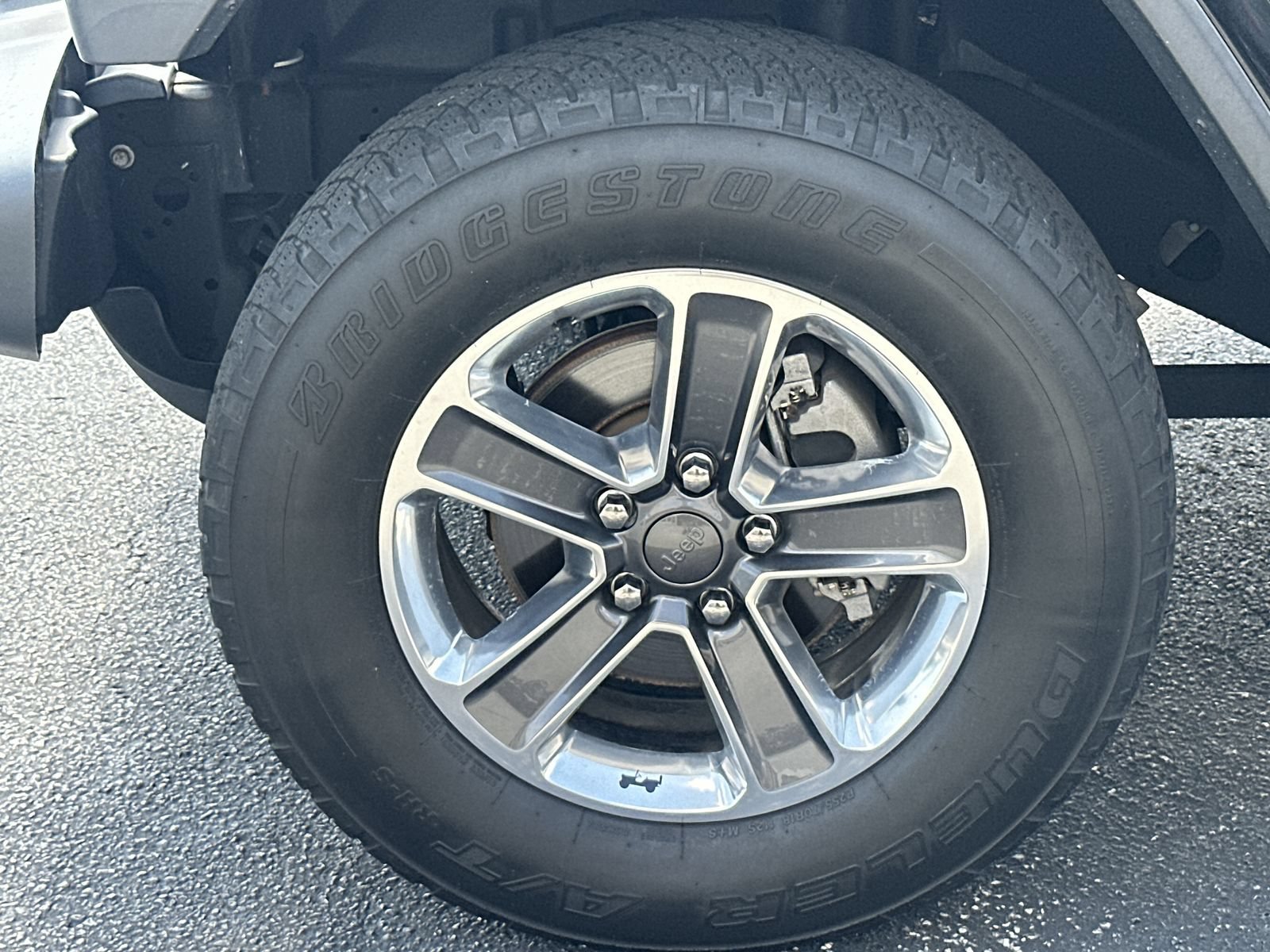 Used 2018 Jeep Wrangler Unlimited Sahara w/ Safety Group AWD/4WD image 13
