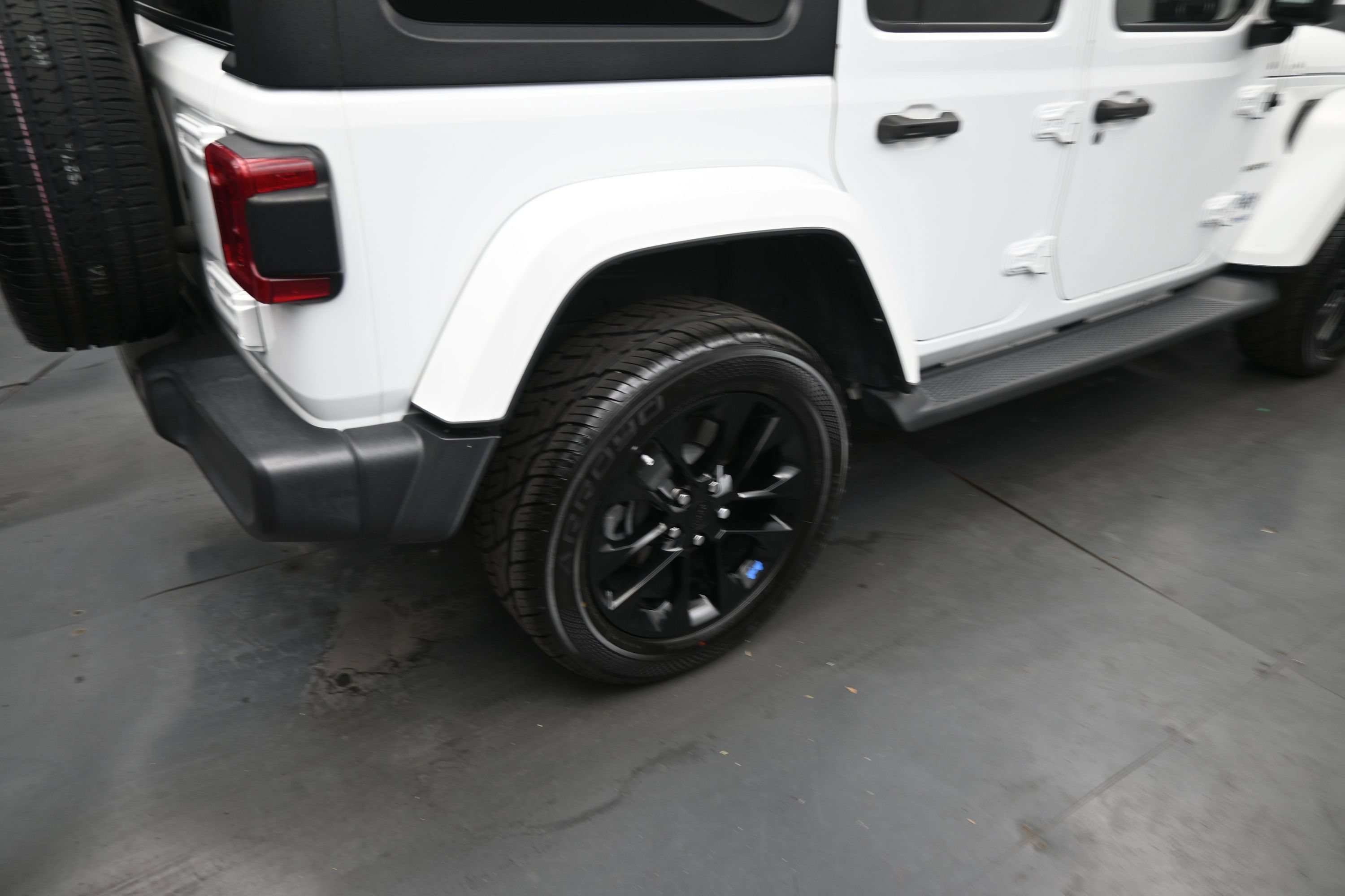 Used 2022 Jeep Wrangler Unlimited Sahara AWD/4WD image 11