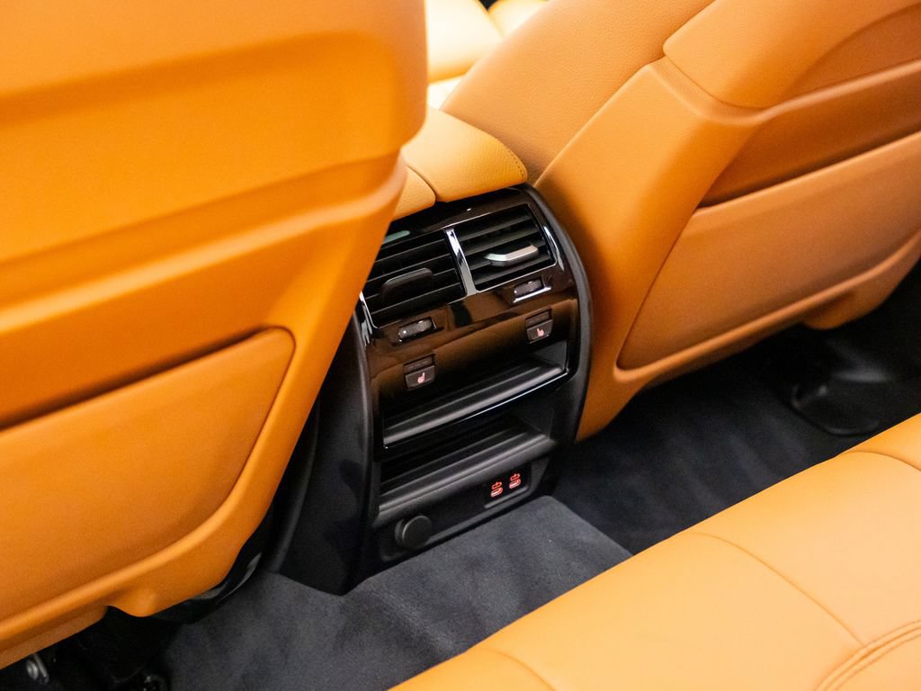 Used 2023 BMW M550i xDrive w/ Executive Package AWD/4WD image 19