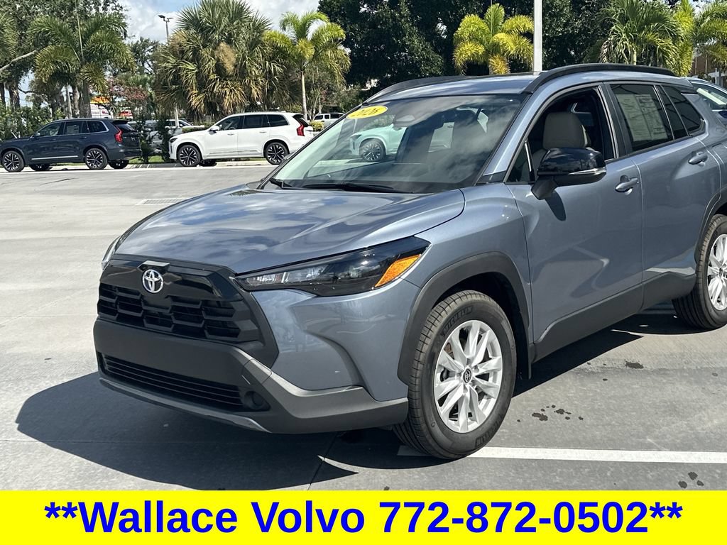 Used 2026 Toyota Corolla Cross LE FWD image 3