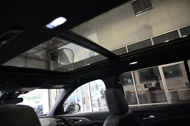 New 2027 Chevrolet Traverse LT w/ Sun and Wheel Package FWD image 20