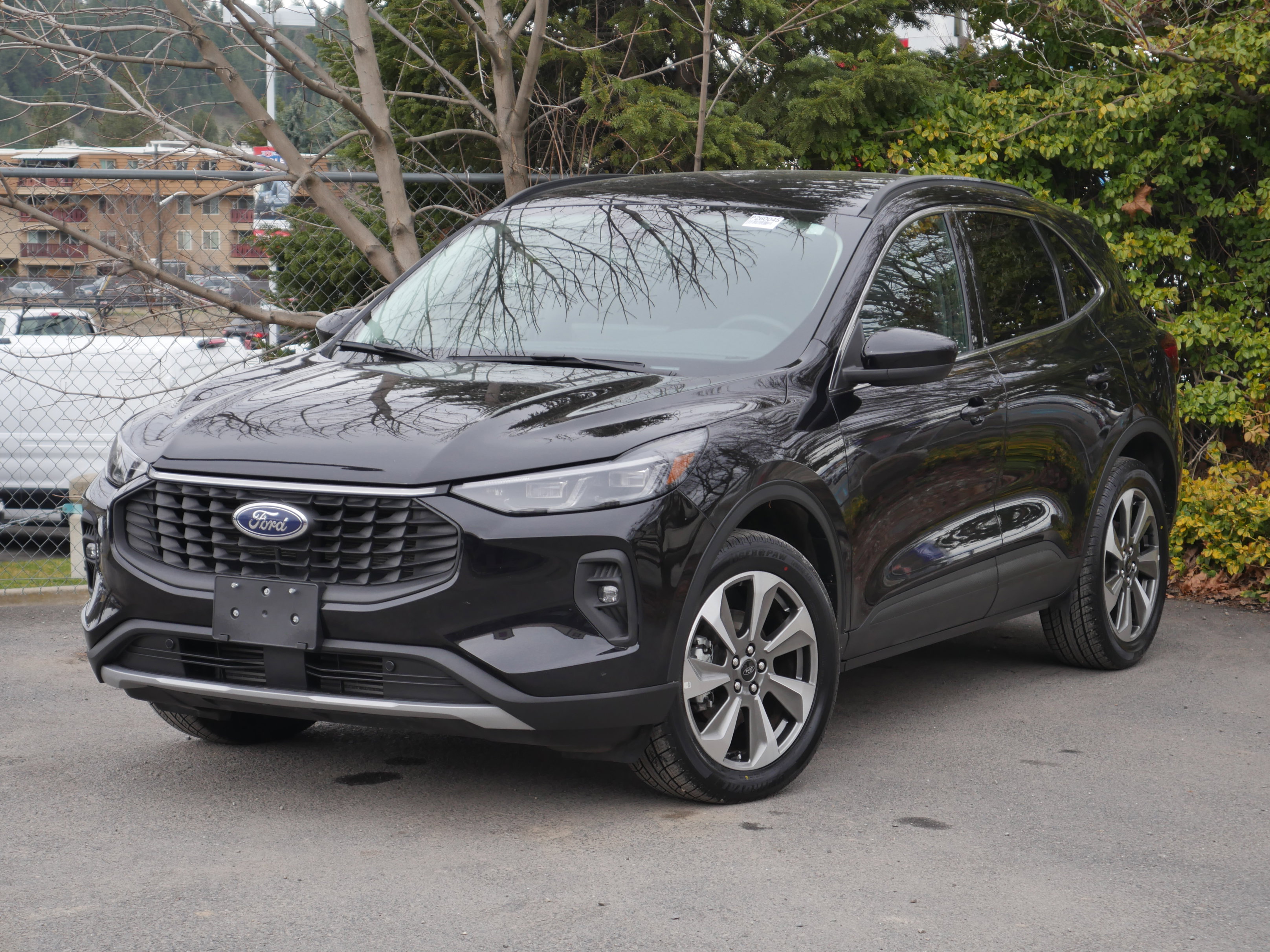 Certified 2025 Ford Escape Platinum AWD/4WD image 2