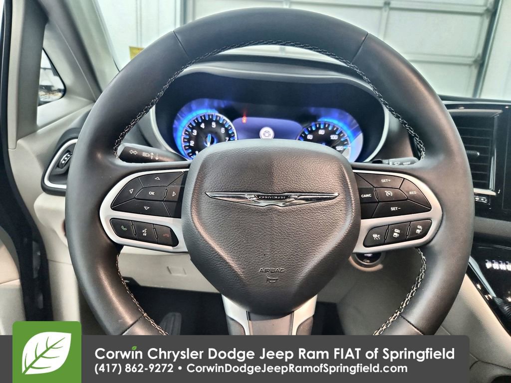 Certified 2024 Chrysler Pacifica Touring-L image 22