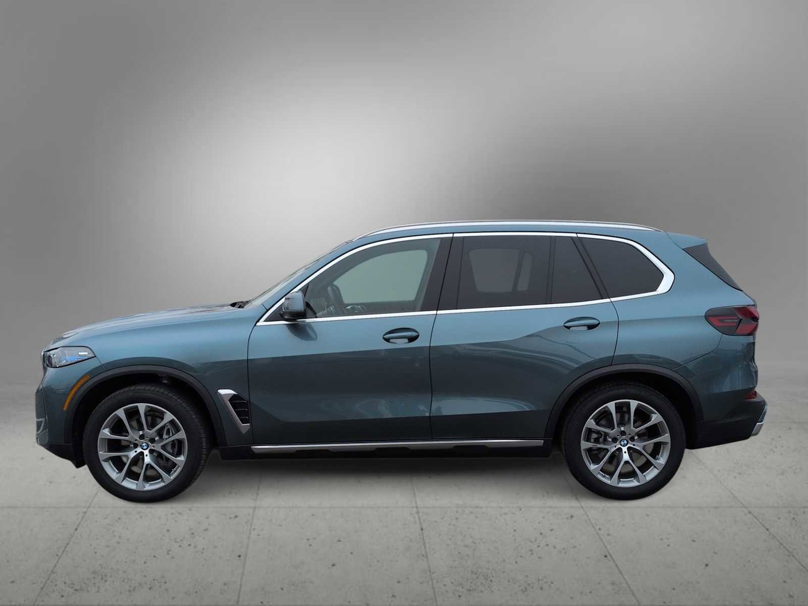 Certified 2025 BMW X5 xDrive40i w/ Executive Package image 5