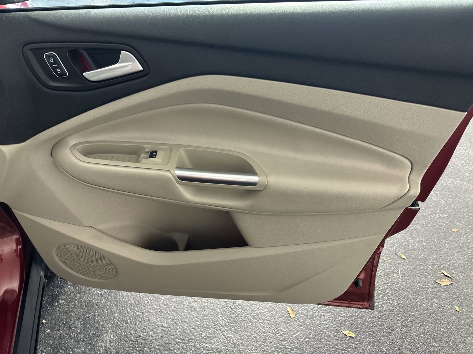 Used 2017 Ford Escape Titanium image 32