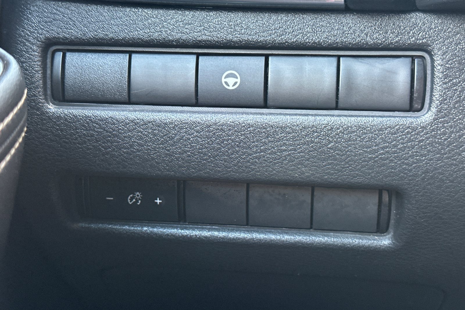 Used 2022 Nissan Rogue SV image 35