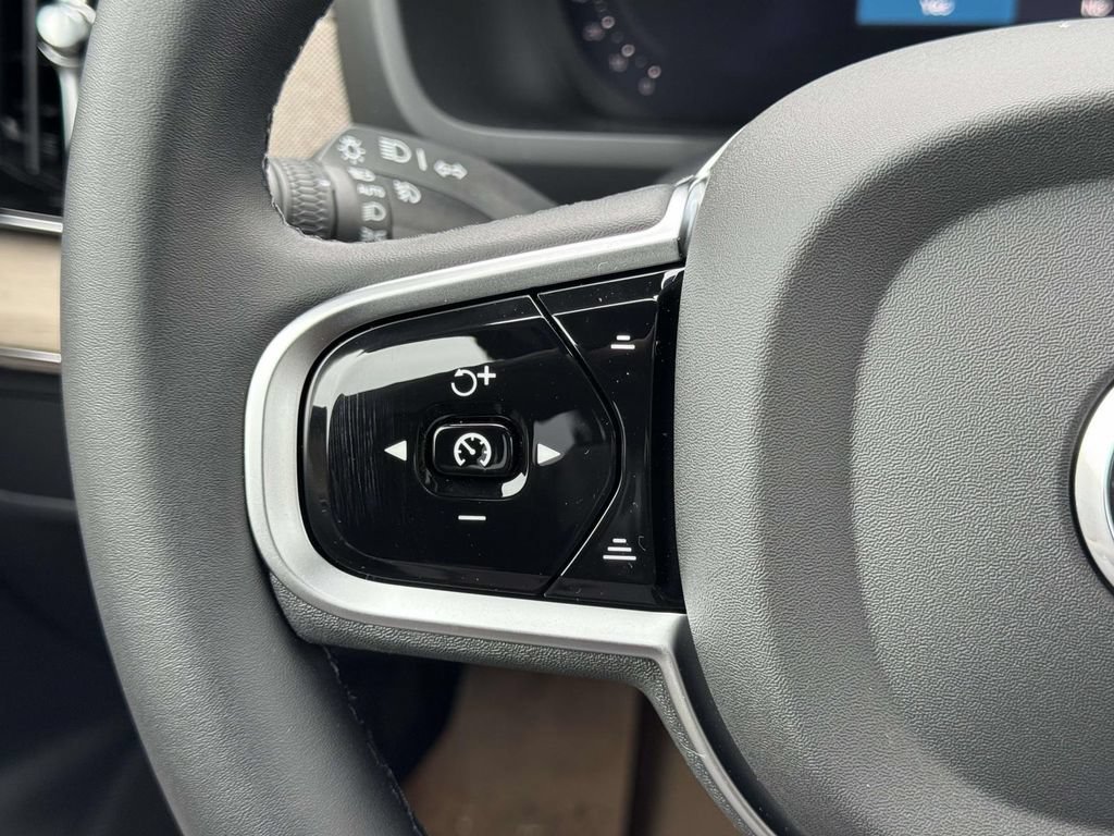 New 2026 Volvo XC90 T8 Plus w/ Protection Package Premier AWD/4WD image 9