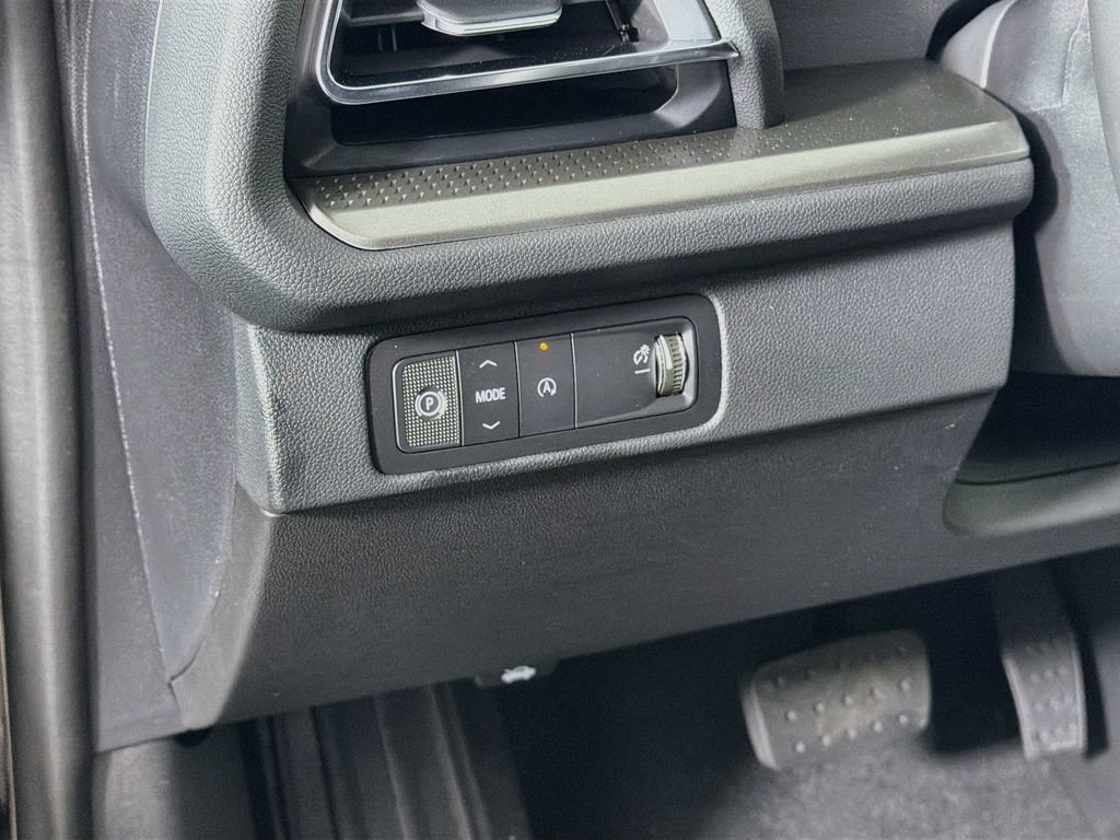 New 2027 Chevrolet Traverse LT w/ Sun and Wheel Package FWD image 10