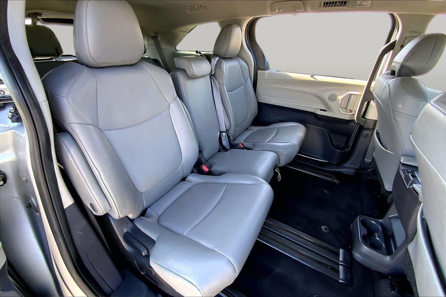 Used 2022 Toyota Sienna XLE FWD image 19