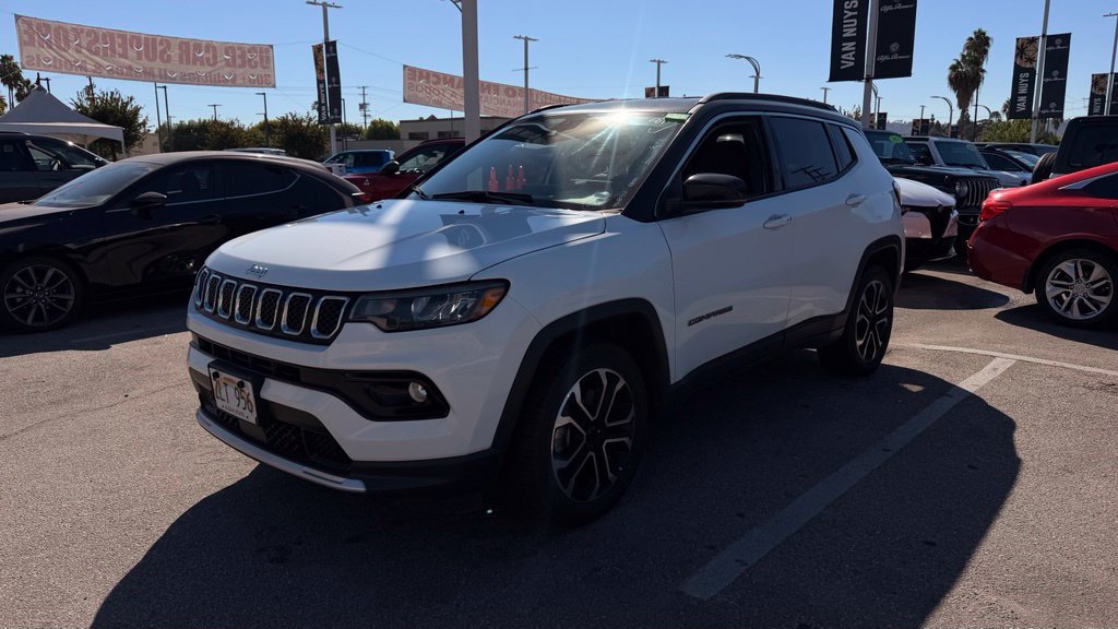 Used 2024 Jeep Compass Limited AWD/4WD image 2