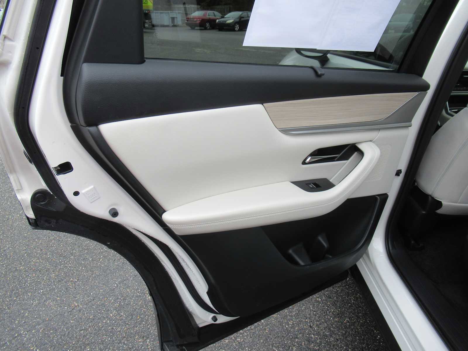 Used 2024 MAZDA CX-90 3.3 Turbo w/ Premium Plus Pkg image 16