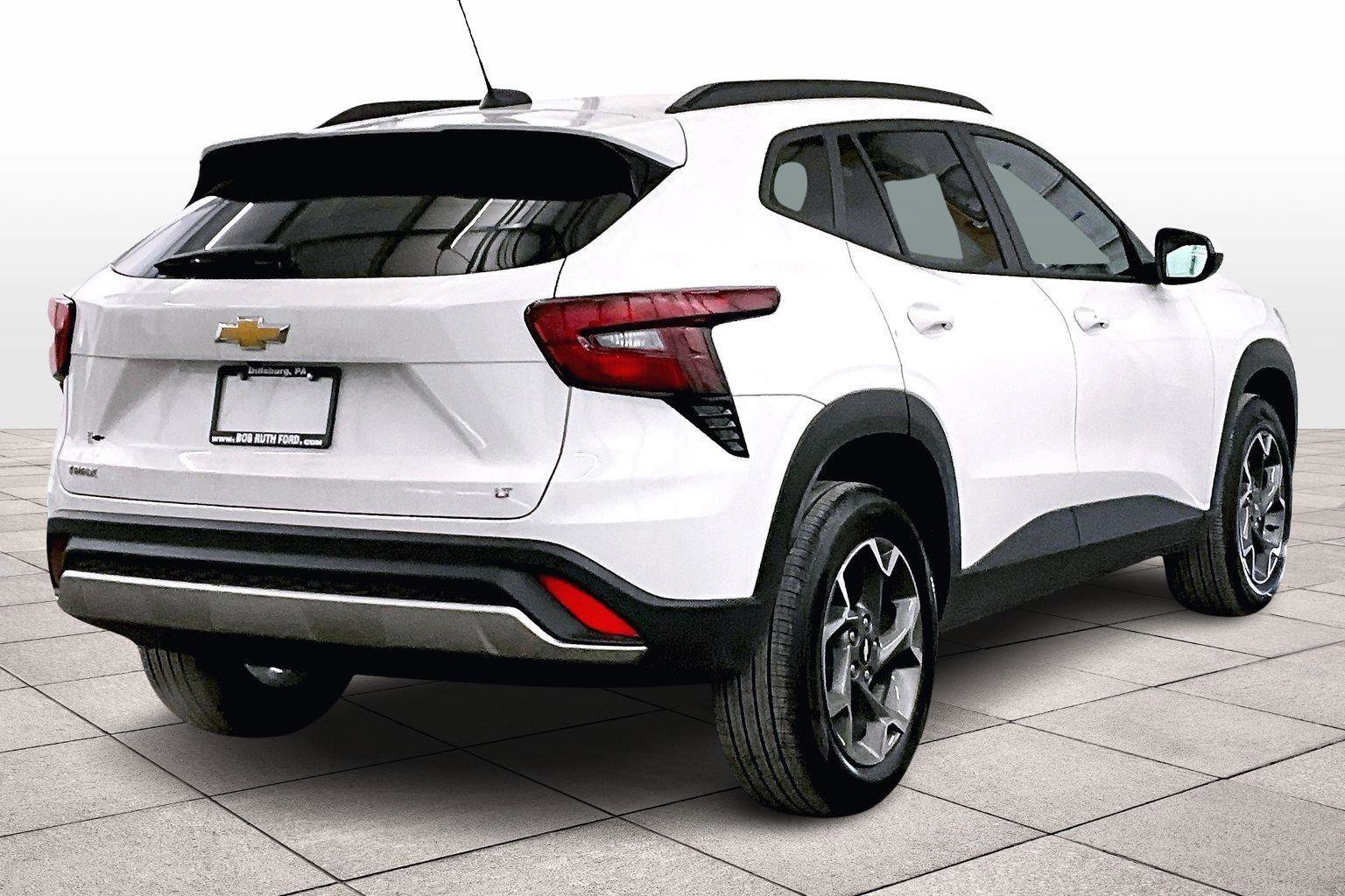 Used 2025 Chevrolet Trax LT w/ LT Convenience Package image 11