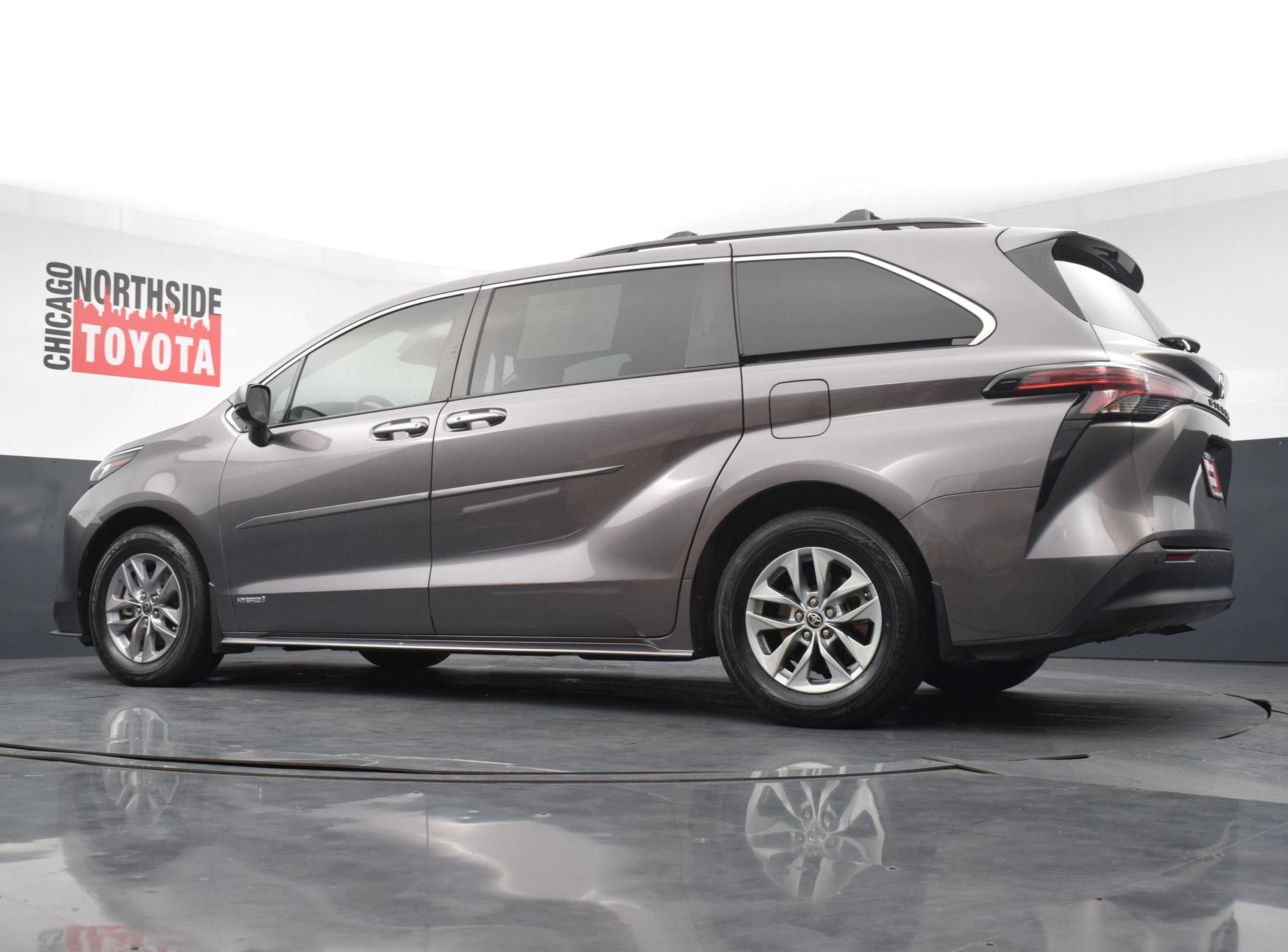 Used 2021 Toyota Sienna XLE FWD image 30