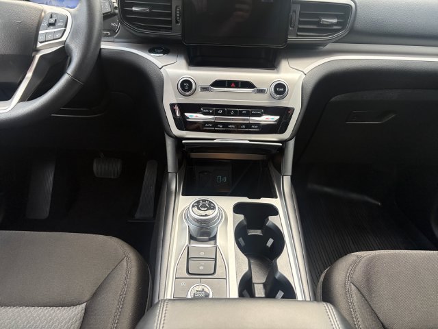 Used 2023 Ford Explorer XLT AWD/4WD image 11