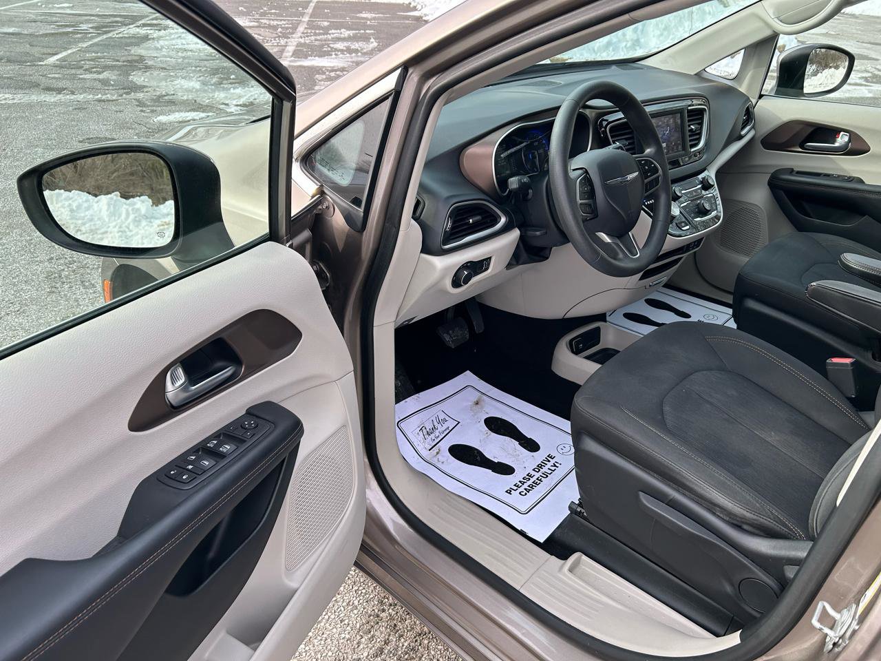 Used 2018 Chrysler Pacifica L image 10