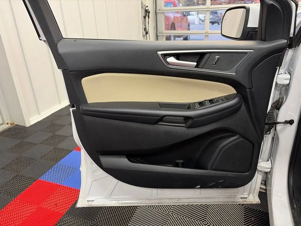 Used 2024 Ford Edge SEL AWD/4WD image 10