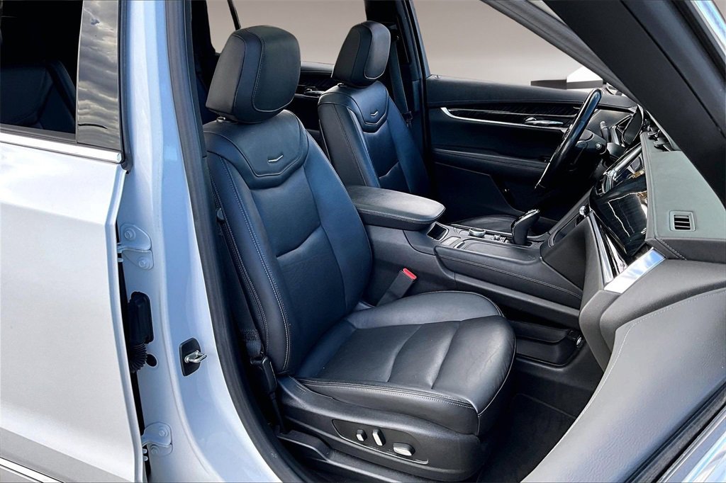 Used 2022 Cadillac XT6 Premium Luxury w/ Technology Package image 7