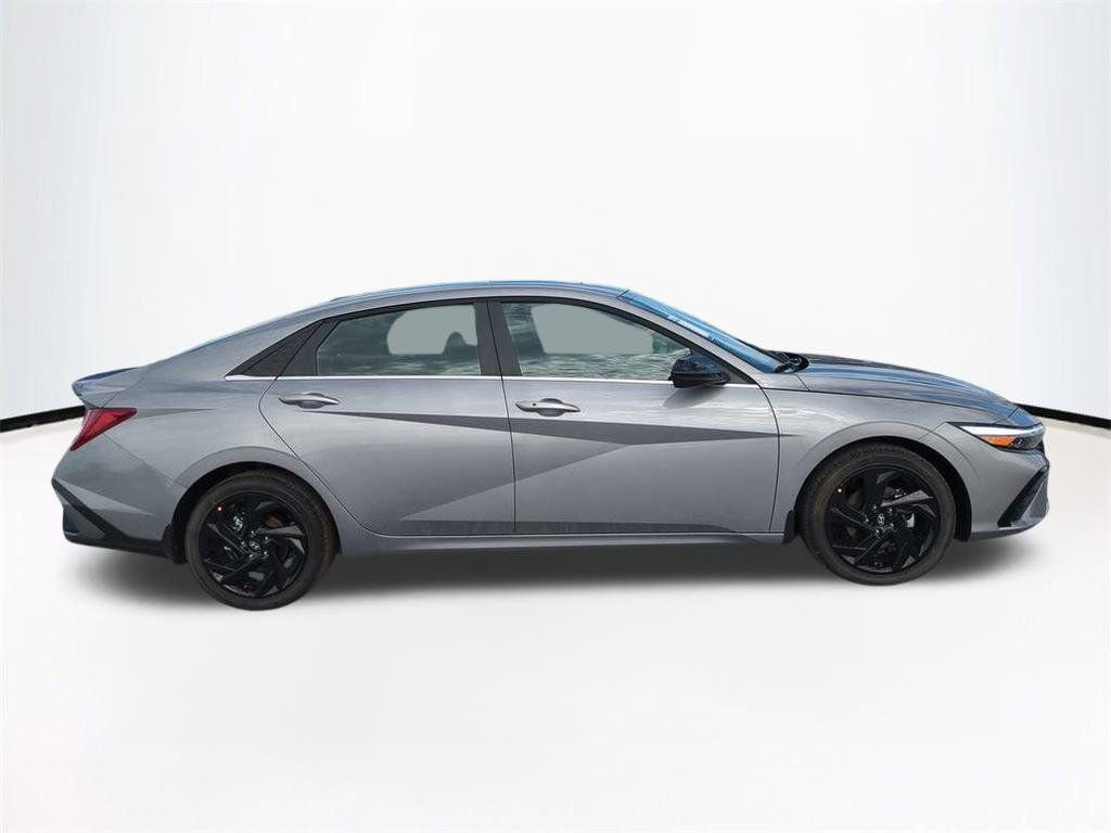 New 2026 Hyundai Elantra SEL Sport image 4