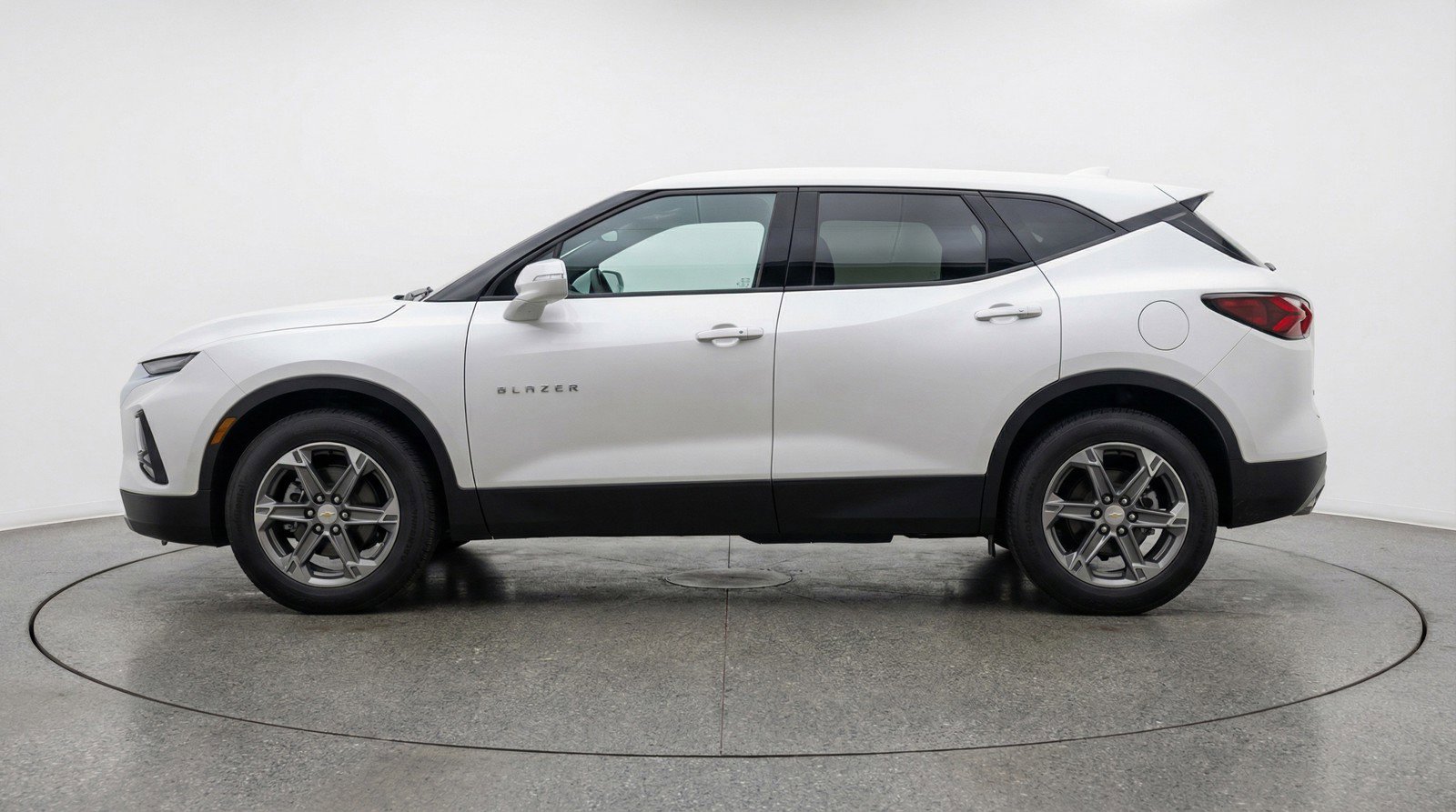 Used 2025 Chevrolet Blazer LT FWD image 5